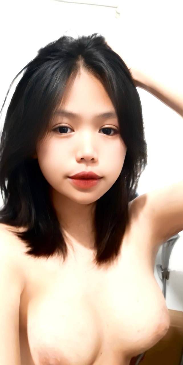 Cô em xinh đẹp mới lớn bị chị gái đồng tính cưỡng dâm