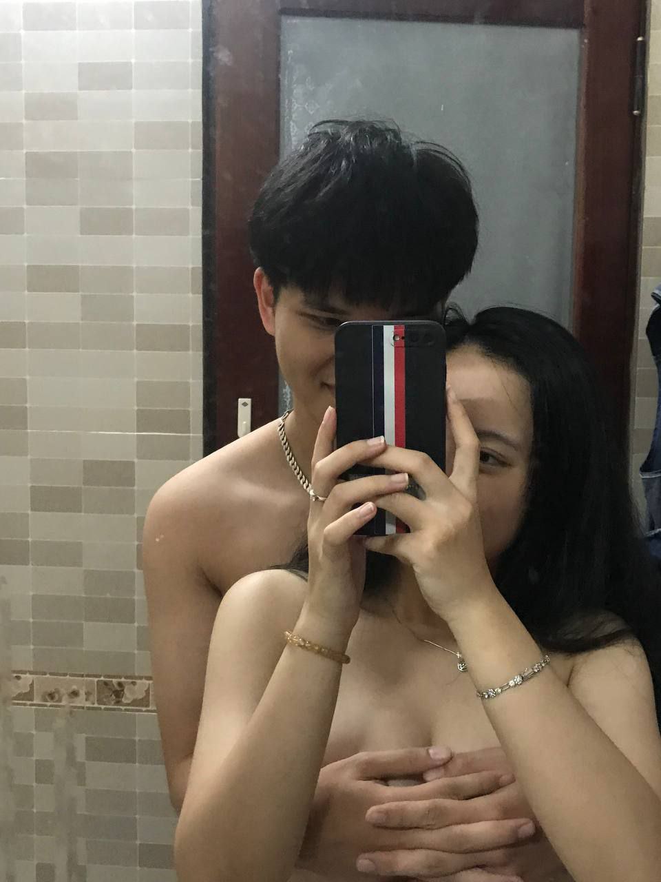 Bên ngoài săn nữ thần "Chiến dịch chiến binh sói" về những bông hoa đẹp nhất trường đại học, eo thon và mông đẹp, chiến trường chính trên ghế sofa tràn ngập tiếng nổ...